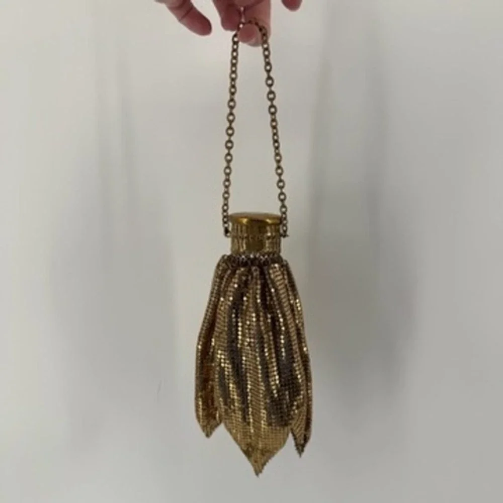 Vintage Whiting & Davis Gold Mesh Beggar Bag Gate Top Accordion Purse USA